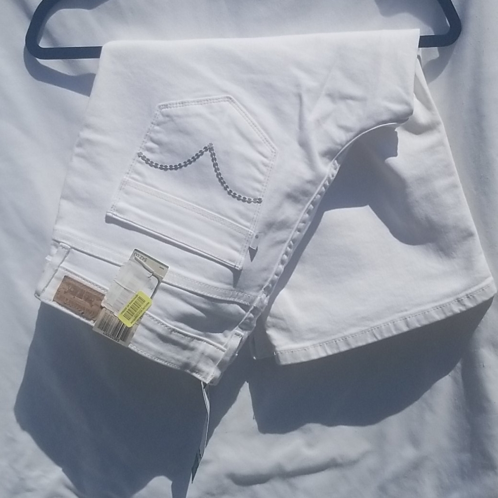 Levi's Perfectly Shaping Capris